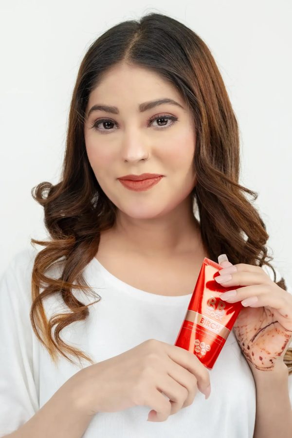 Sl Basics Bb Block 50g A Revolutionary Tinted Sunscreen Offering Hydration, Protection, And Flawless Coverage. Enriched With Vitamin E And Lotus Flower Extract, It Caters To All Skin Types